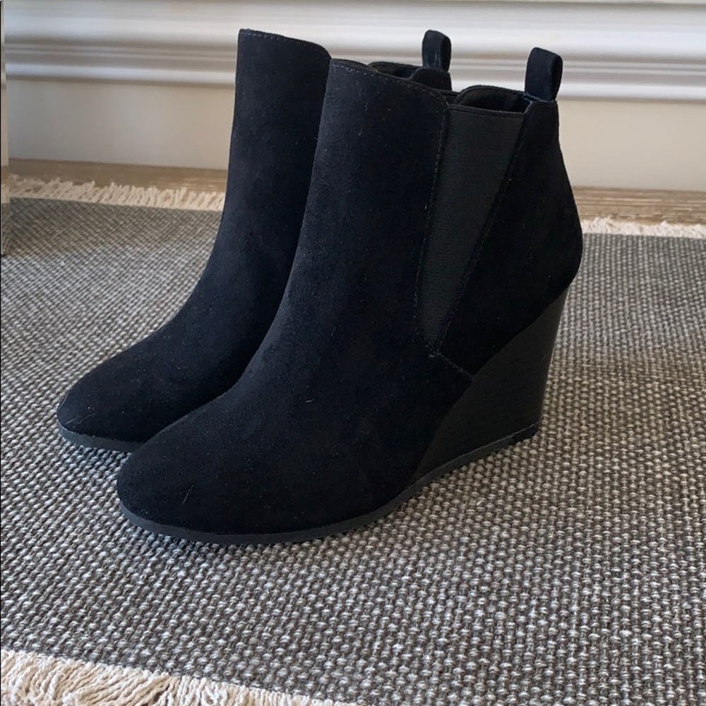 Black Lexi and Abbie boots with heel